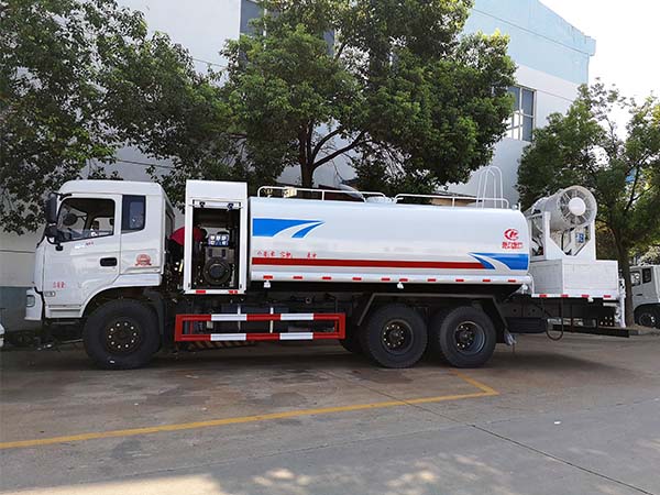 東風御龍后雙橋60米霧炮車 東風御龍后雙橋60米霧炮車