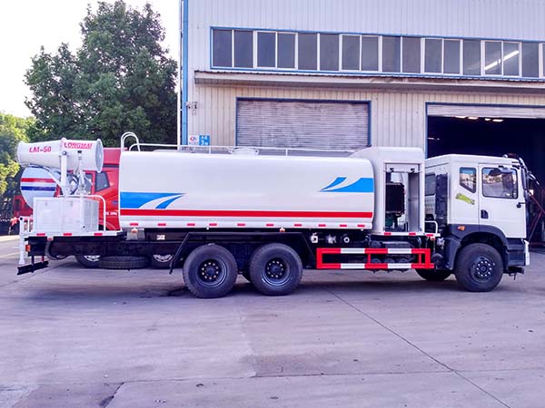 16方東風(fēng)后雙橋抑塵車裝35米霧炮機