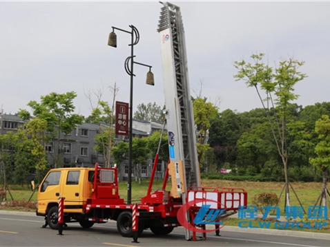 江鈴32米高空云梯搬運車-高麗亞云梯車-程力集團