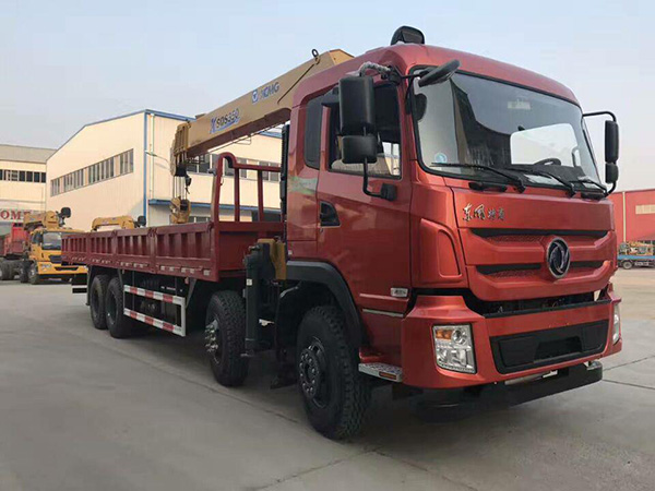 東風(fēng)暢行前四后八16噸隨車吊